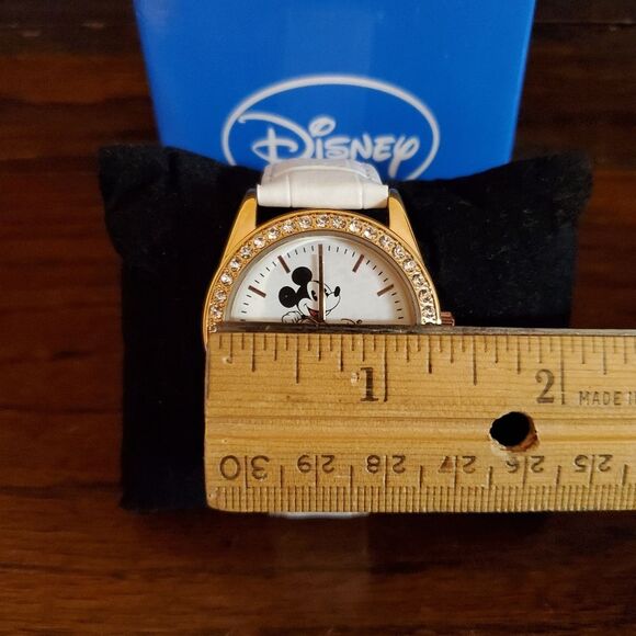 Mickey Mouse Adult Wristwatch Has New Battery and in Great Condition! - Picture 6 of 6